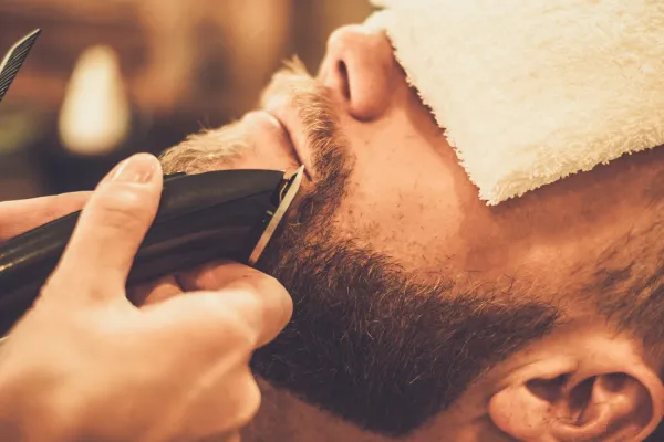 Sposoby golenia zarostu i strzyżenia brody