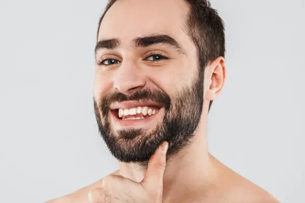 Jak przyciemnić zarost na twarzy?